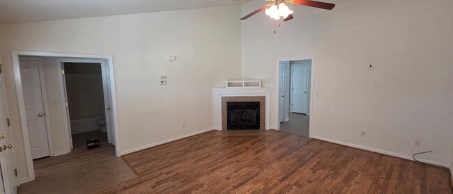 Foto del edificio - Prime Location Townhouse