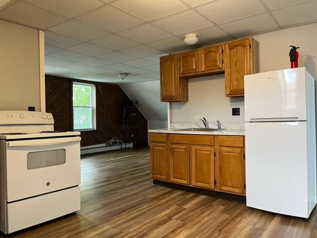 Kitchen - 658 Central Ave