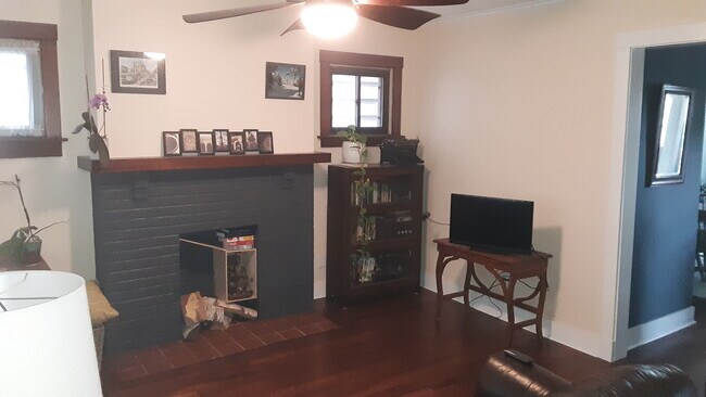Foto del edificio - 3236 Parkview Ave