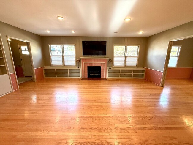 Building Photo - A Hidden Gem in the Heart of Claremont Village