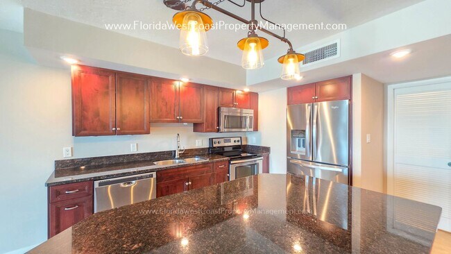 Building Photo - DOWNTOWN 15th FLOOR CONDO! 2 BEDROOM CONDO ! UPDATED! CITY VIEWS!