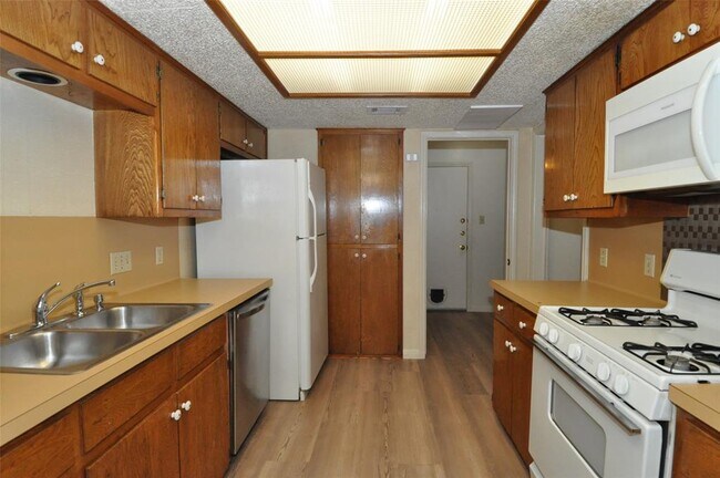 Foto del edificio - 8414 Fathom Cir