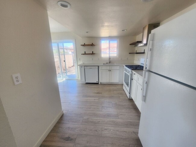 Building Photo - 74052 Pinon Dr