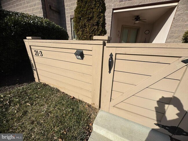 Foto del edificio - 102 Mercer Ct