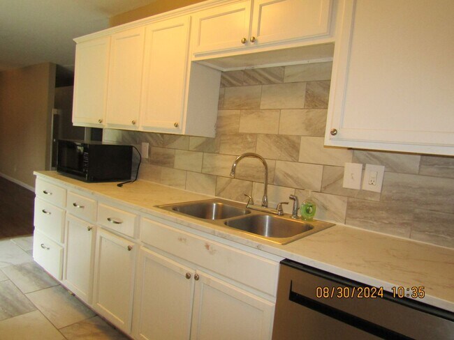 Foto del edificio - Move In Special: $200 off on The First Ful...