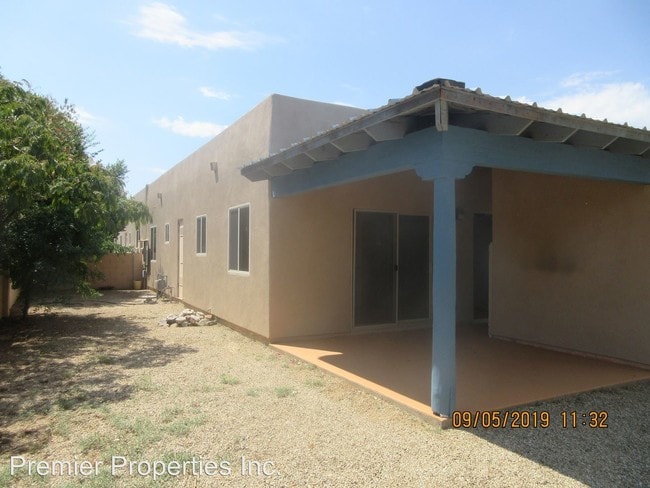 Building Photo - 1570 W Duval Mine Rd
