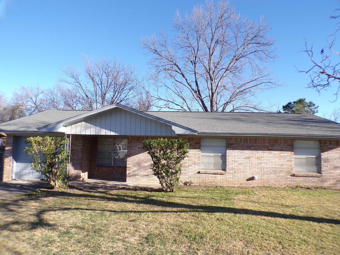 Primary Photo - 1605 Northwood Dr