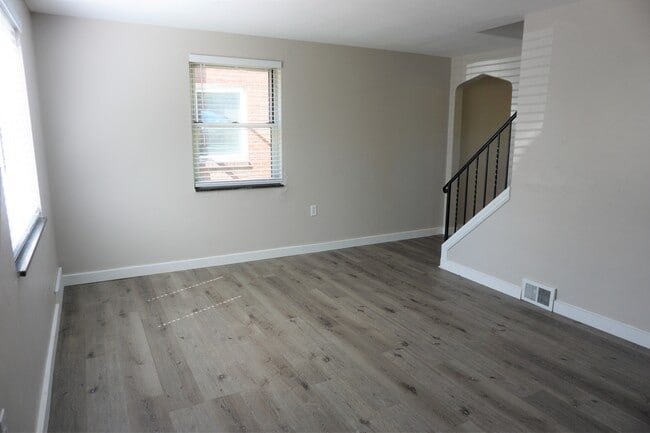 Building Photo - 3205 Glendale Ave