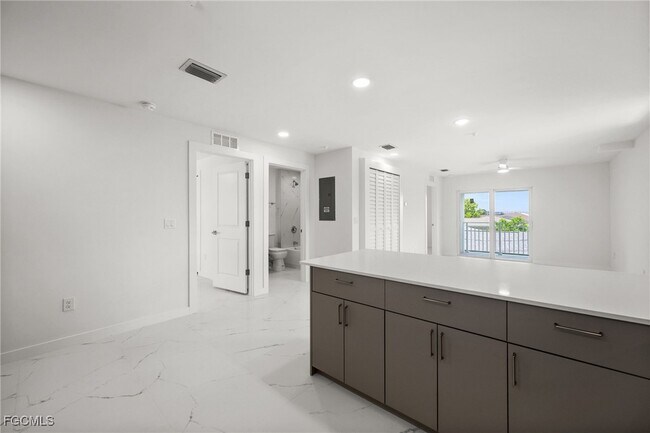 Foto del edificio - 721 SW 30th Terrace