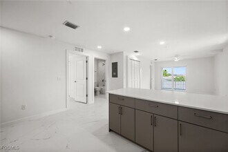 Building Photo - 721 SW 30th Terrace