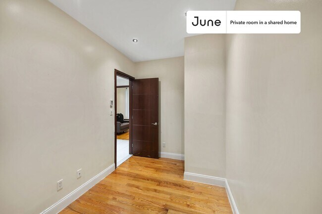 Building Photo - Room in Shared 4 bed/1 bath home