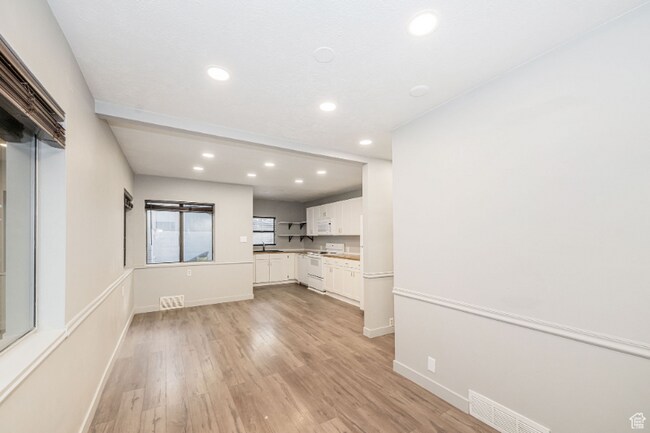 Foto del edificio - 561 N Beverly Ave