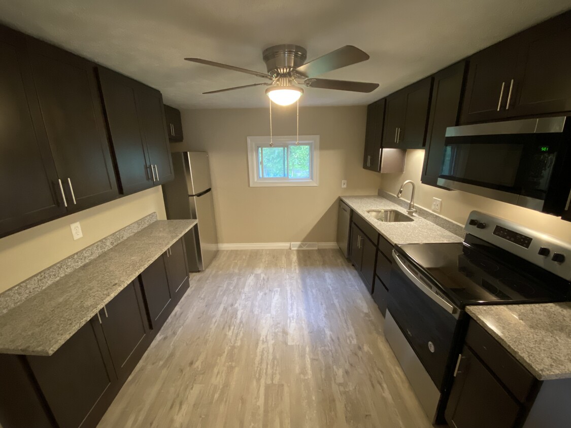 Kitchen - 924 Symonds Plz