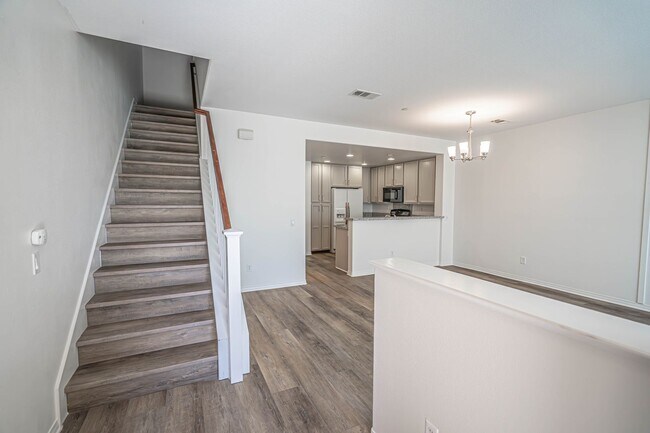 Building Photo - COMING SOON! 3 Bedroom Townhome for Rent in Valencia!