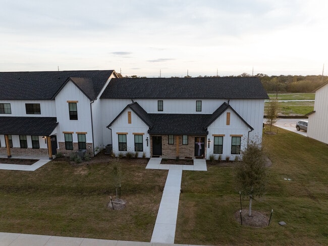 Building Photo - Charleston Mills Luxury Townhomes