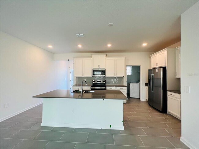Building Photo - 8023 SAYINGS Dr