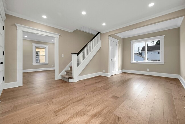 Building Photo - 25 Marinus St