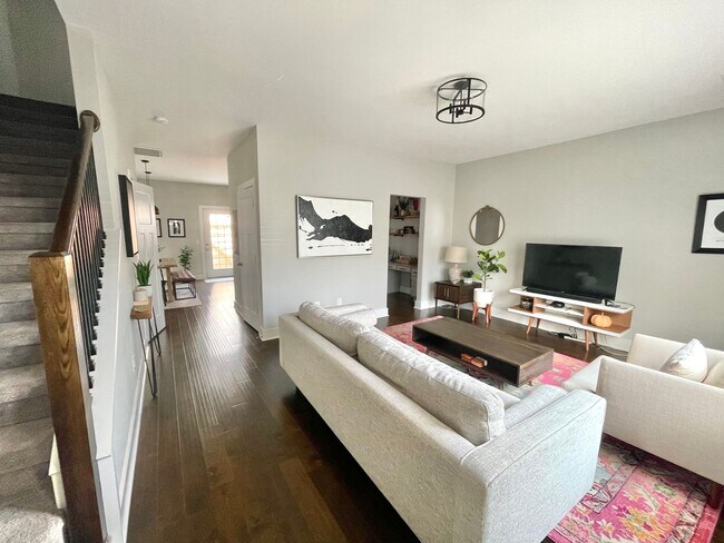 Foto del edificio - FURNISHED (or not) Like New 2020 Build Old...