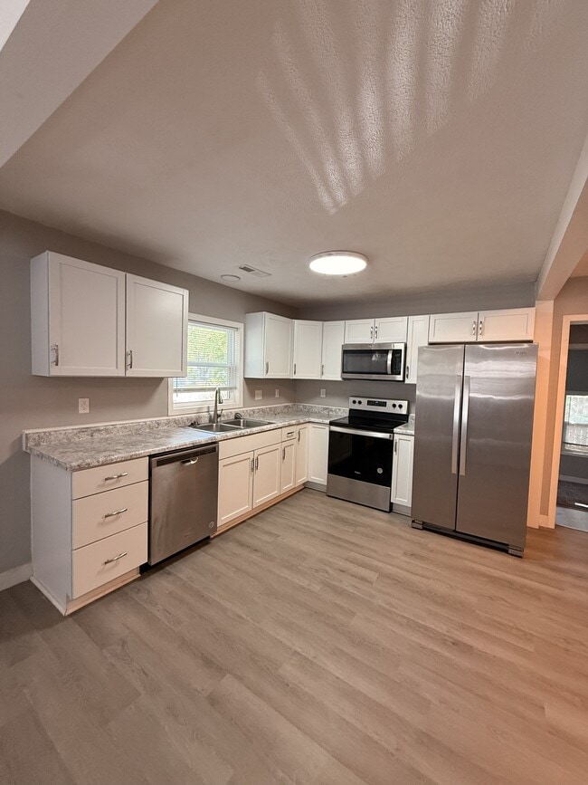 Building Photo - 9 E Delta St