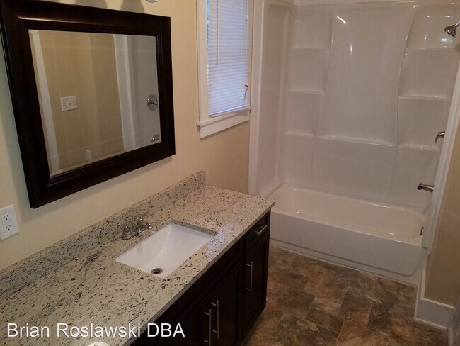 Foto del edificio - 3 br, 1 bath House - 610 E. Locust St.