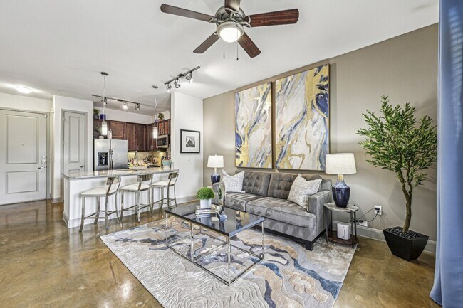 Foto del edificio - Walk Everywhere – Downtown Living at Its Best