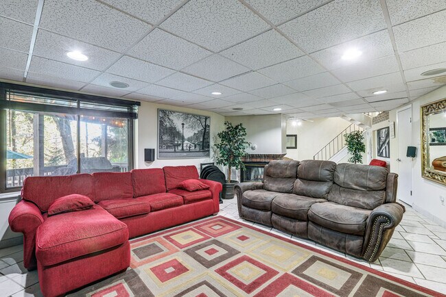 Building Photo - 142 Gypsy Ln
