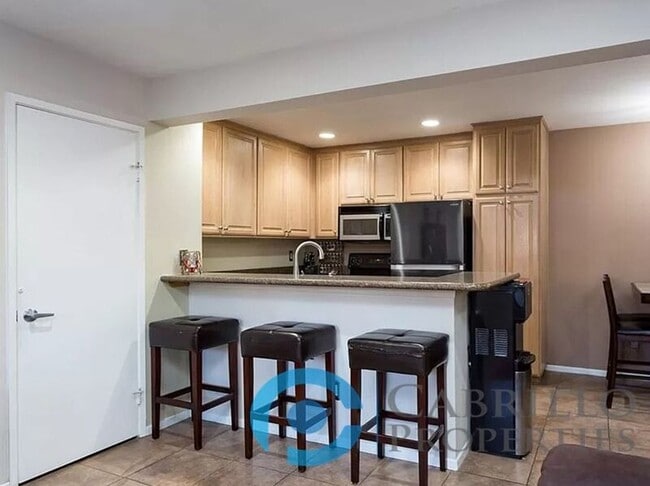 Foto del edificio - 7740 Margerum Ave