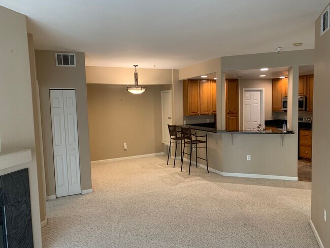Dining Area - 550 Mohawk Dr