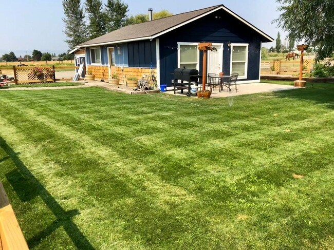 Foto del edificio - Country Cottage for Lease on 1.42 Acres