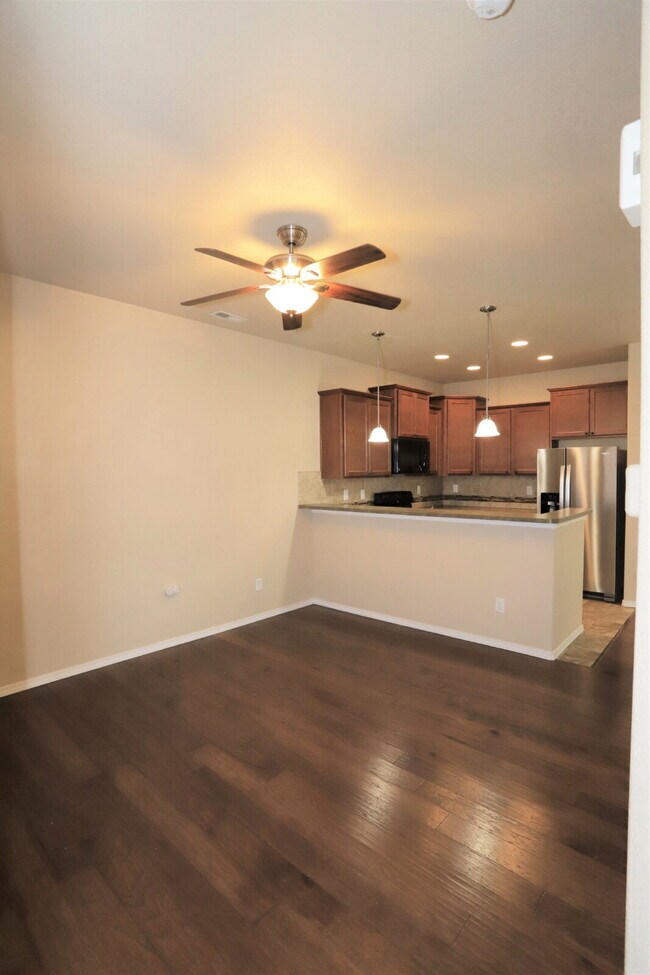 Foto del edificio - Your Dream Townhome Awaits — Comfort, Styl...
