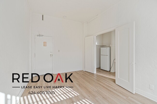 Foto del edificio - ~1 Month FREE~ Cozy Bachelor with Beautifu...