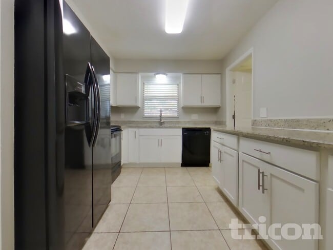 Foto del edificio - 802 Gullberry Ln