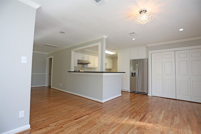 Foto del edificio - 1721 Woodcrest Dr