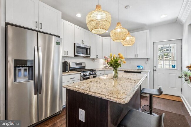 Building Photo - 1816 Dickinson St