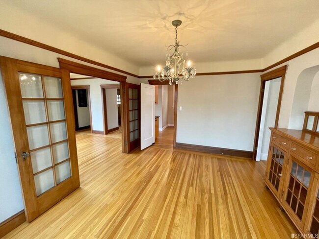 Building Photo - 337 Kensington Way