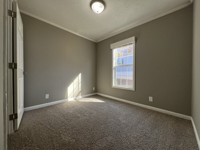 Building Photo - 125 E Sourwood Dr