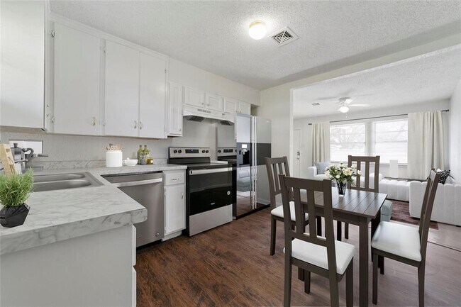 Foto del edificio - 1701 Longview St