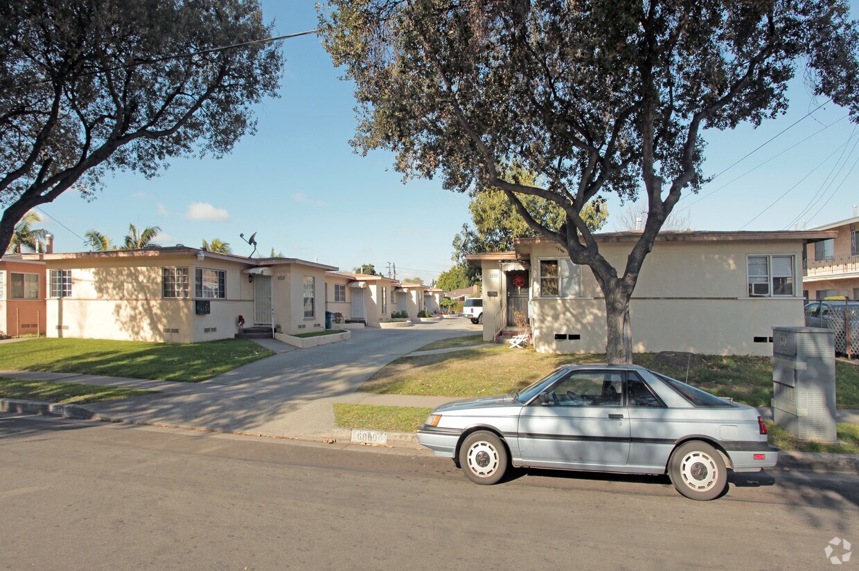 Foto del edificio - 6809 Heliotrope Ave
