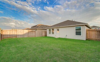 Building Photo - 25364 Carnation Ct