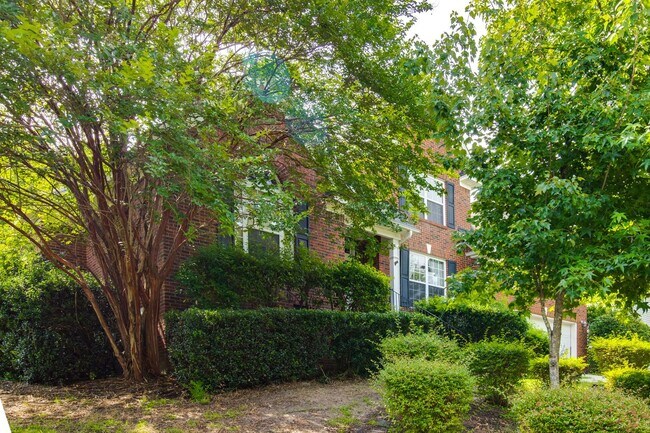 Foto del edificio - Beautiful All Brick Custom Home In Lake Ca...
