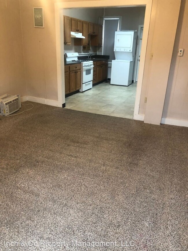Building Photo - 3 br, 1 bath House - 44 E 8th Ave