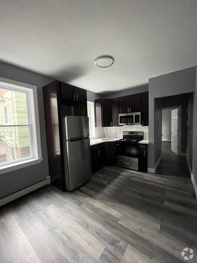 Building Photo - 149 Zabriskie St
