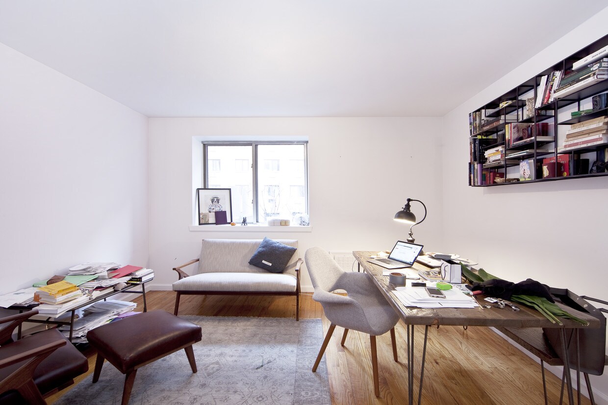 Foto principal - 422 E 10th St