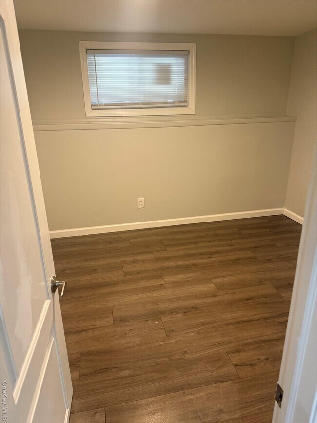 Foto del edificio - 1029 Commack Rd