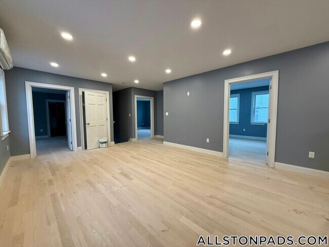 Building Photo - 8 Brentwood St