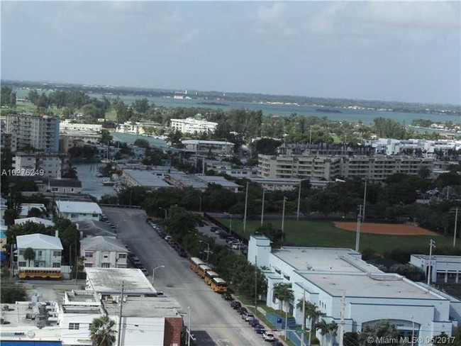 Foto del edificio - 7135 Collins Ave