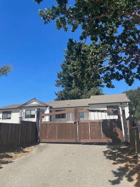 Foto del edificio - 1020 Stony Glen Ln