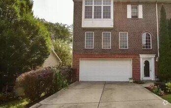 Building Photo - 213 Prairie Ct