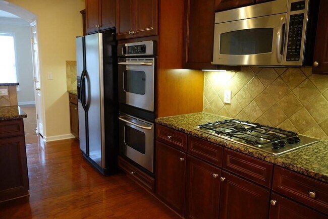 Building Photo - 11045 Brunson Dr