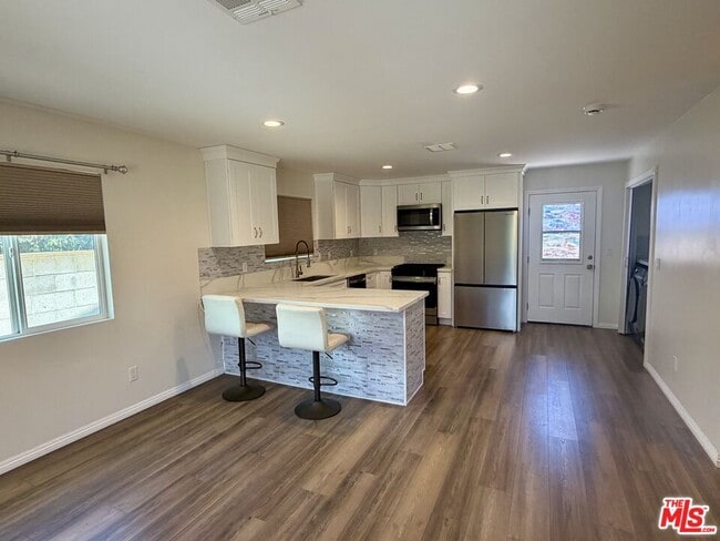 Building Photo - 3543 Sanborn Ave